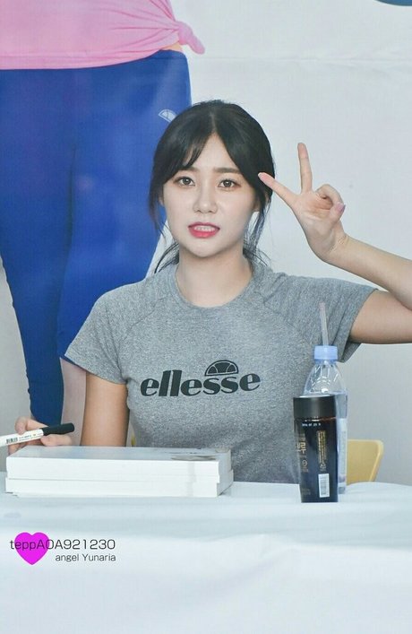 AOA Team pretty model gallery