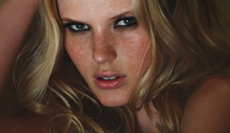 Anne Vyalitsyna art star picture