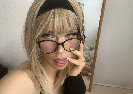 TooBrokeForVicky naked pornstar pic