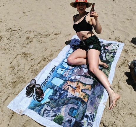 Frankie Ward free star photo