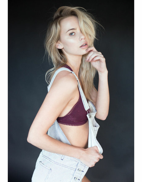 Amber Davis exclusive star galleries