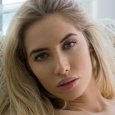 Phyona Macy pornographic model pics