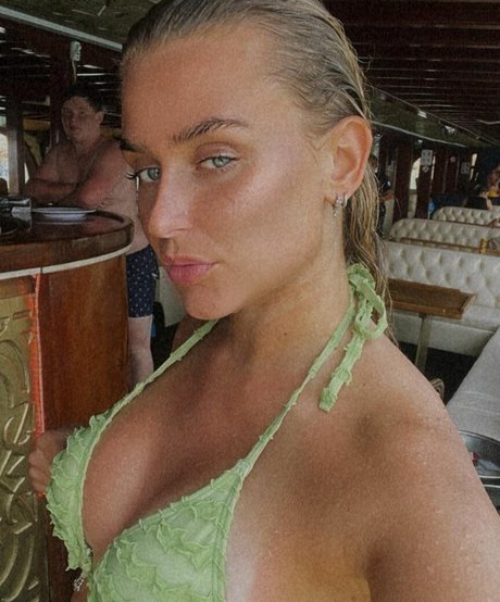 Olivia Fals art star galleries