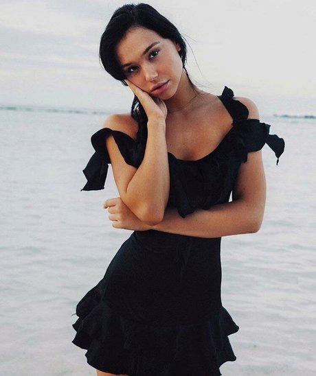 Alexis Rene Glabach adult model pictures