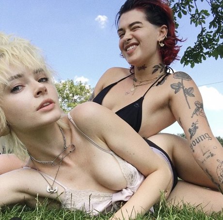 Milkie Way nude model galleries