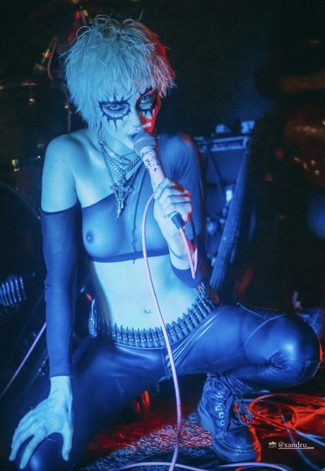 Milkie Way naked model galleries