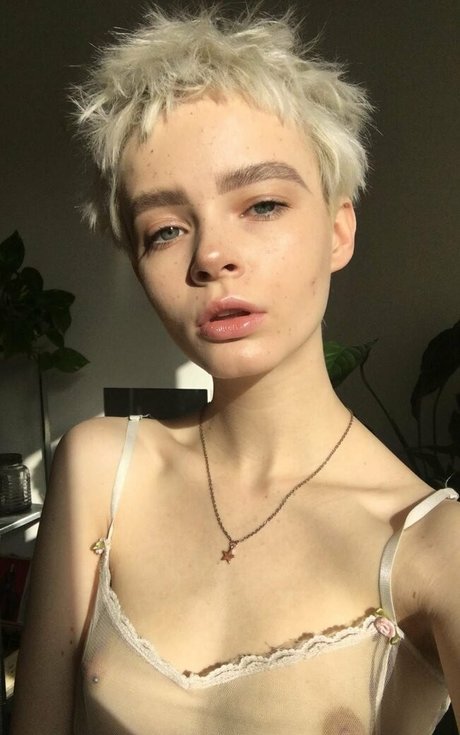 Milkie Way model exclusive picture