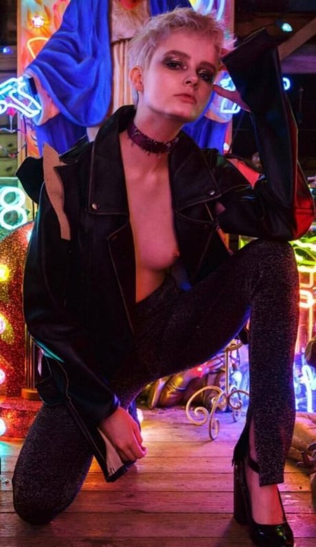 Milkie Way free pornstar pics