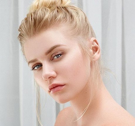 Alena Savostikova perfect actress pics