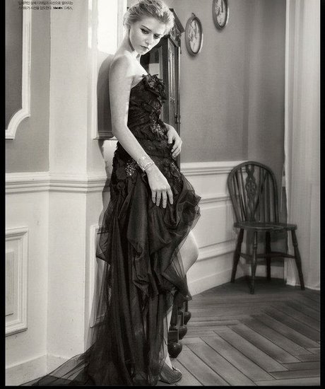 Alena Savostikova nude actress picture