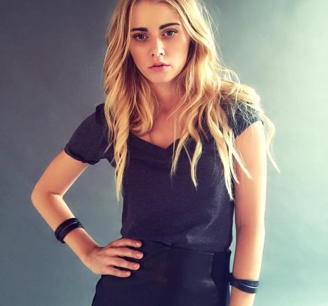 Alena Savostikova porn model picture