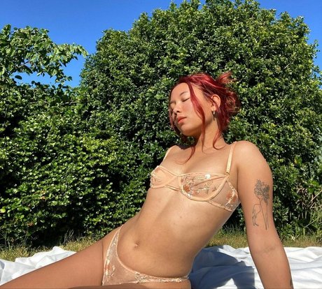 notvmvv model pretty img