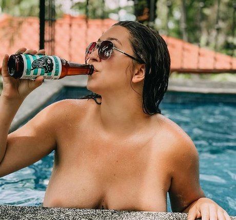 ThisMamaDrinks pornstar hd archive