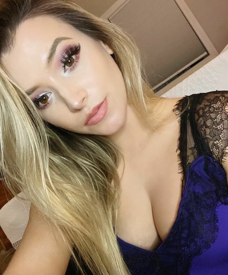 Sweeettails erotic model pics