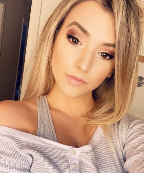 Sweeettails actress archive