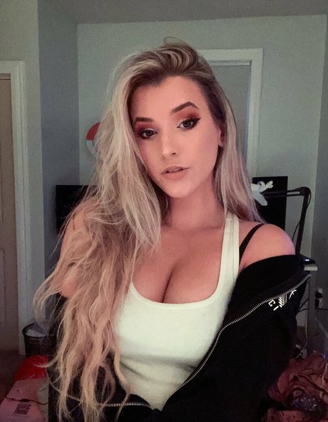 Sweeettails star hot images