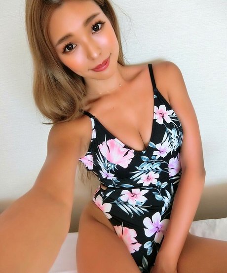 Hitomi 01270 actress pics