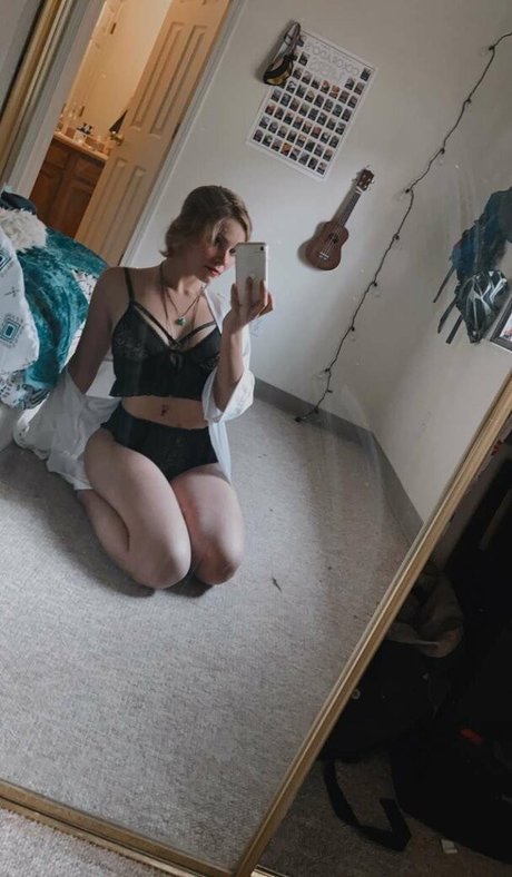 Lydia Anderson adult model images