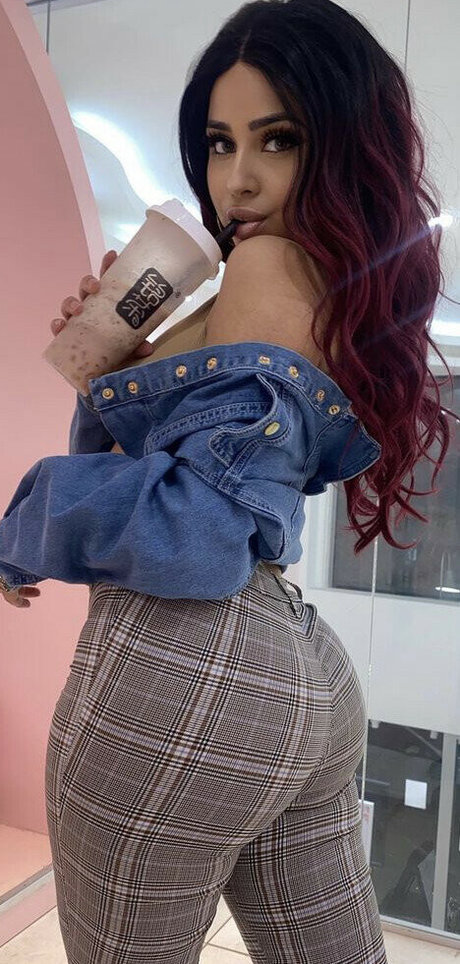 Claudiamolina a hd star image