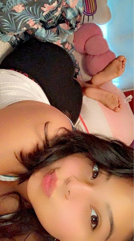 Hellovivifeet hot star pictures