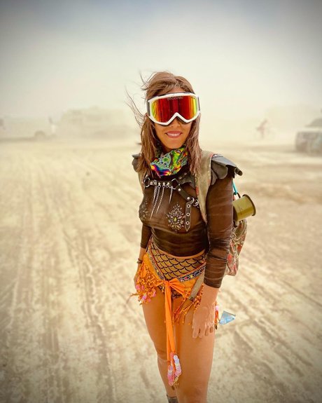 Maria Elisa Camargo pretty actress gallery