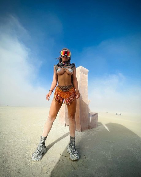 Maria Elisa Camargo erotic actress img