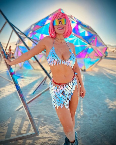 Maria Elisa Camargo pornstar nude photo