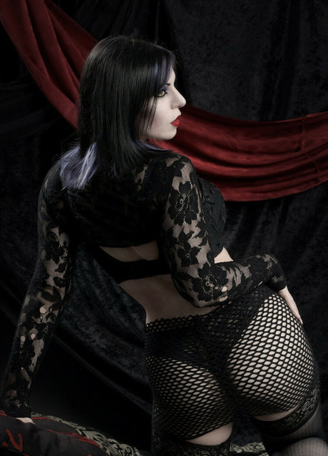 Darth Spanky erotic model picture