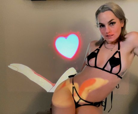 Wretched Wren exclusive star pics