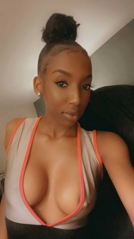 throatog model xxx picture