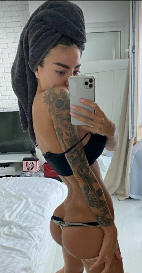 Alena Omovich pornstar sexy img