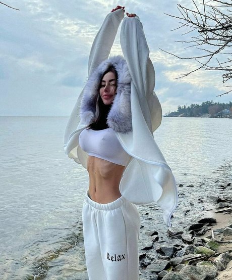 Alena Omovich hot model photo