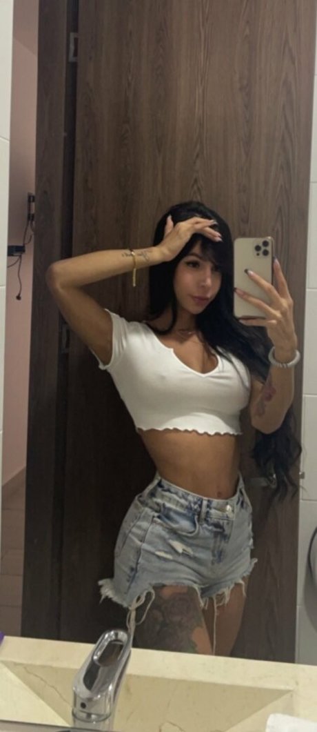 Alejarabbittx model sexy picture