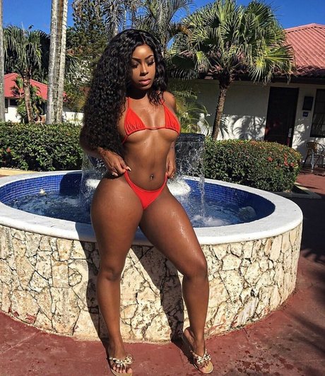 Alana Walters naked model pics