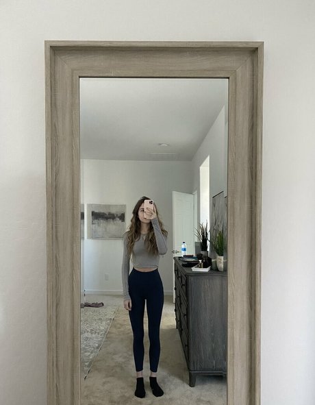 RyyFyy model high quality photos