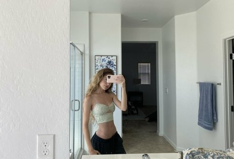 RyyFyy model best pictures