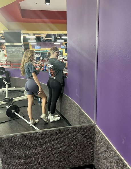 RyyFyy model nude img