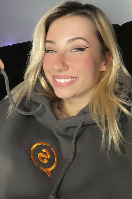 veylaneey pretty star galleries