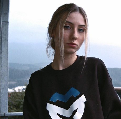 veylaneey pornographic star picture