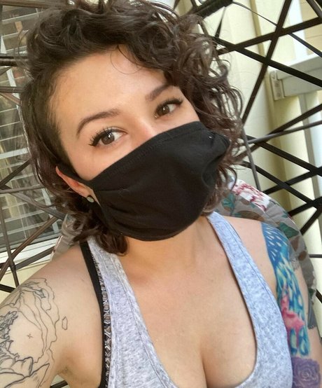 LadyDevann pornographic model pictures