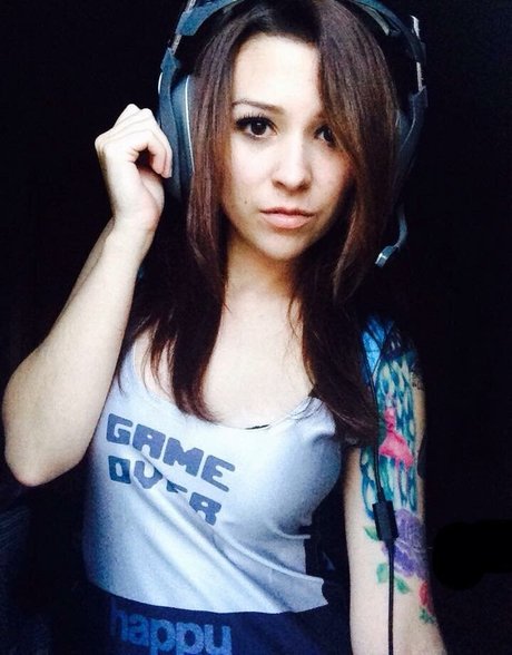 LadyDevann erotic model image