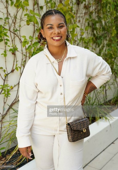 Miladawn best model pics