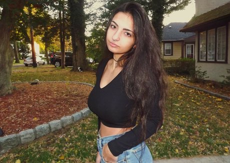 Nicolaravee hd actress picture