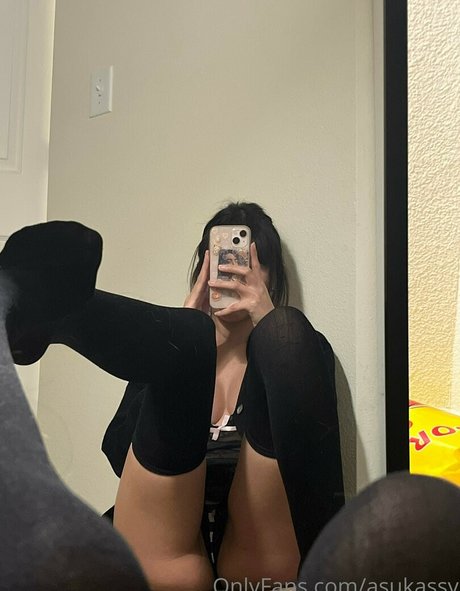 Asukassy pornographic model image