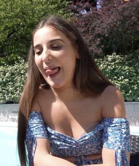 Apollinegrmz model hot pic