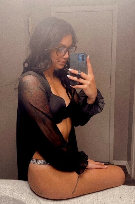 Taylyn Quay art star gallery