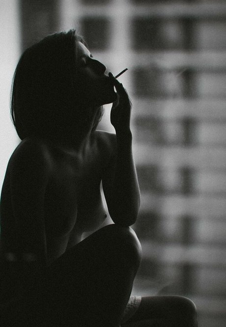 Alice Von V model sex photo