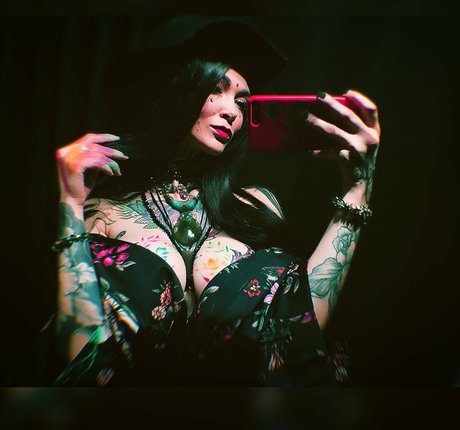 Martiz Matterz nude star images