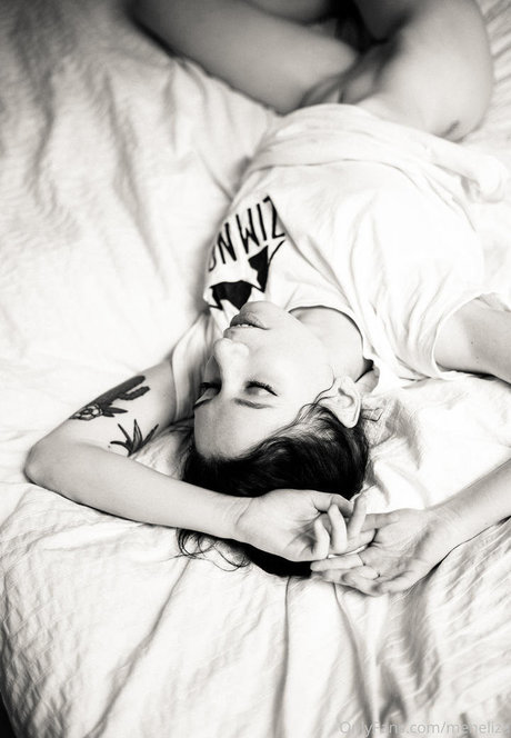 meneliza pornstar adult photo