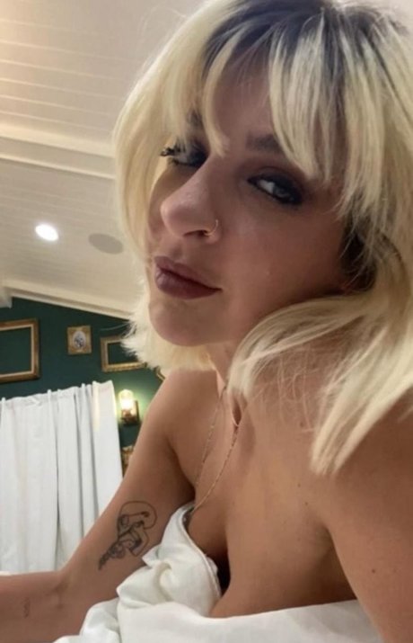 Gabbie Hanna art actress gallery